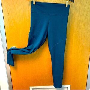 ADIDAS Sz M  Leggings W/ Logo on the Side Athletic Workout Exercise Running